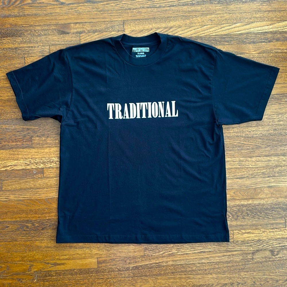 Traditional Men’s Black Logo Short Sleeve Tee Shirt